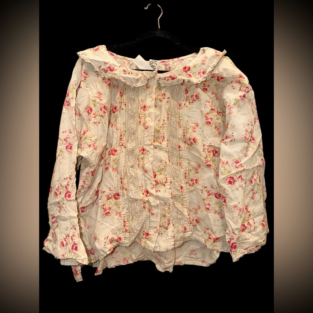 Magnolia Pearl Floral Lace Blouse OSFM selling for my friend